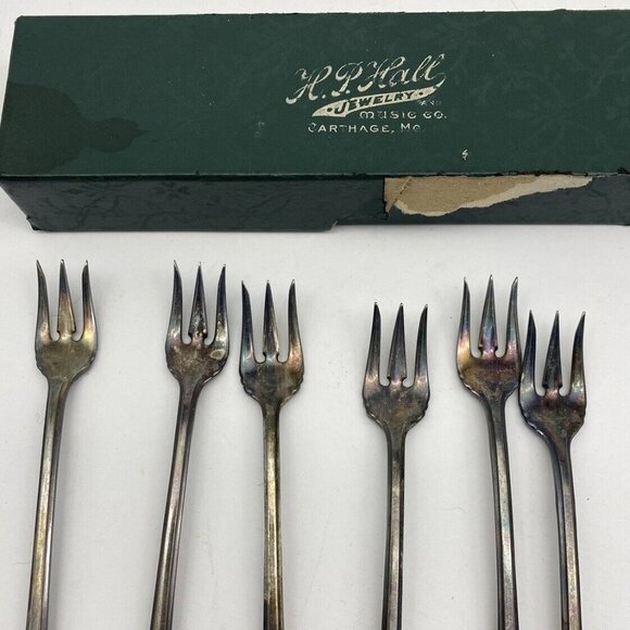 12 Oneida Community Made Tudor Silverplate Duchess‎ Seafood Cocktail Forks 1923 - Picture 4 of 12